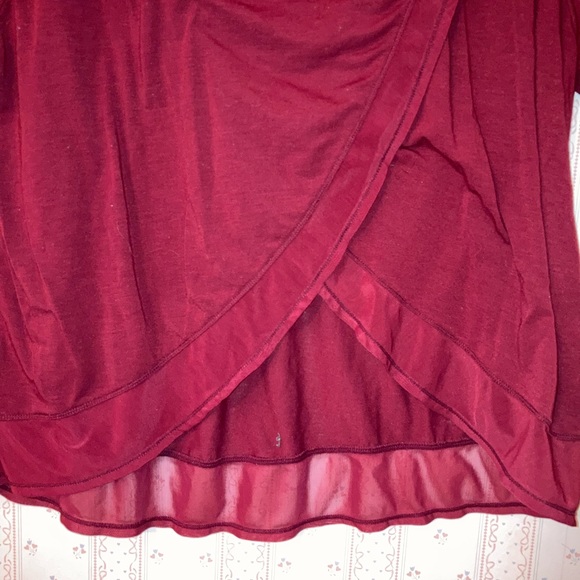 Stylist workout tops in wine red! Multiple sizes available in medium and large. - Picture 5 of 6